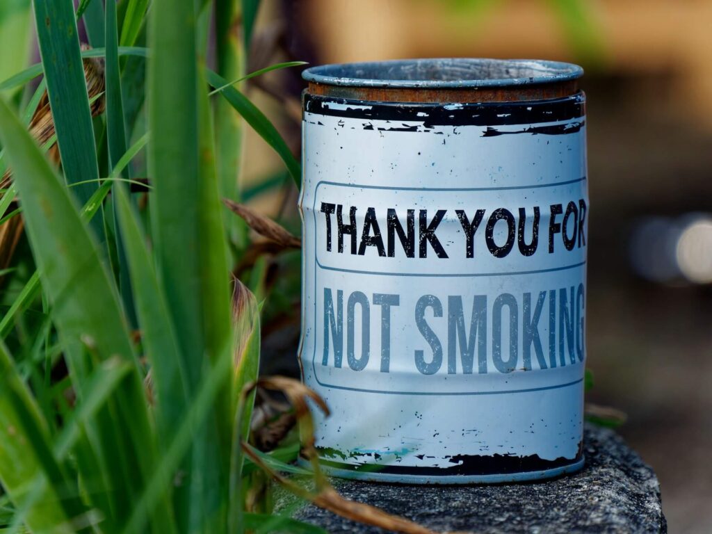 a no smoking can
